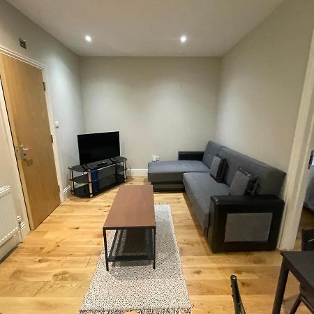 Lovely 1 Bedroom Apartment With On Street Parking Londres Extérieur photo