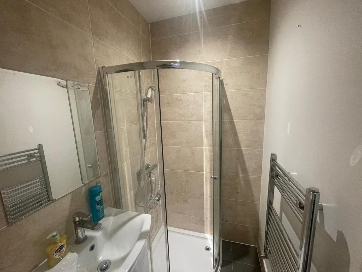 Lovely 1 Bedroom Apartment With On Street Parking Londres Extérieur photo