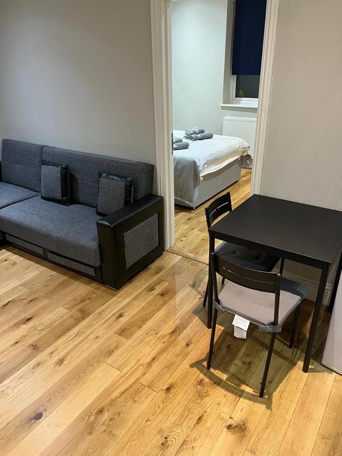 Lovely 1 Bedroom Apartment With On Street Parking Londres Extérieur photo