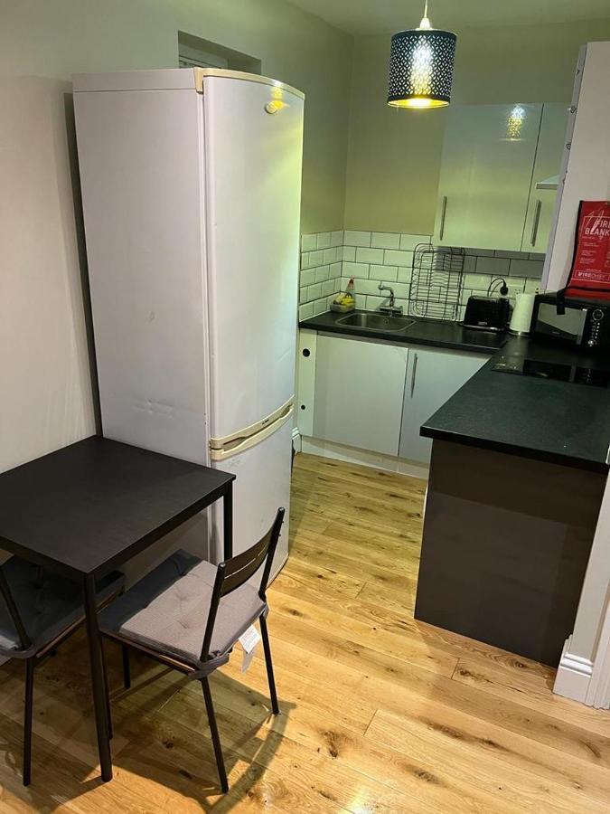 Lovely 1 Bedroom Apartment With On Street Parking Londres Extérieur photo