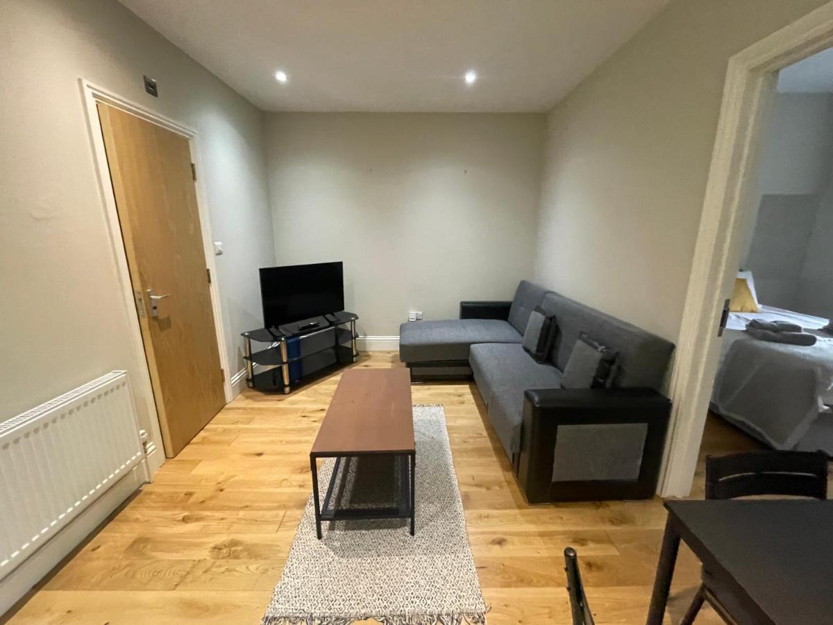 Lovely 1 Bedroom Apartment With On Street Parking Londres Extérieur photo